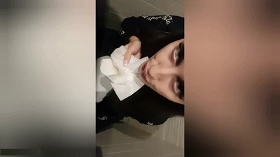 Пьяная армянка отсасывает хуй в туалете ночного клуба