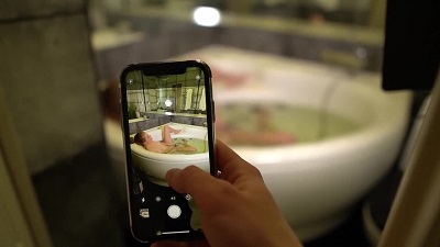 Застал сводную сестру за мастурбацией в джакузи